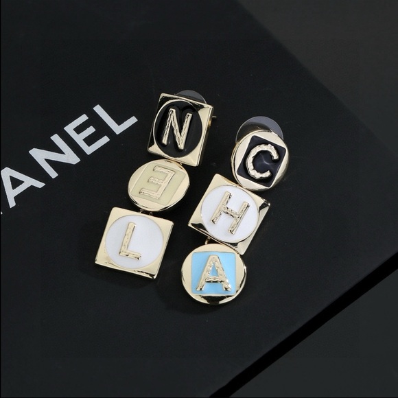 Gold and White Cufflinks Set - Picture 8 of 8